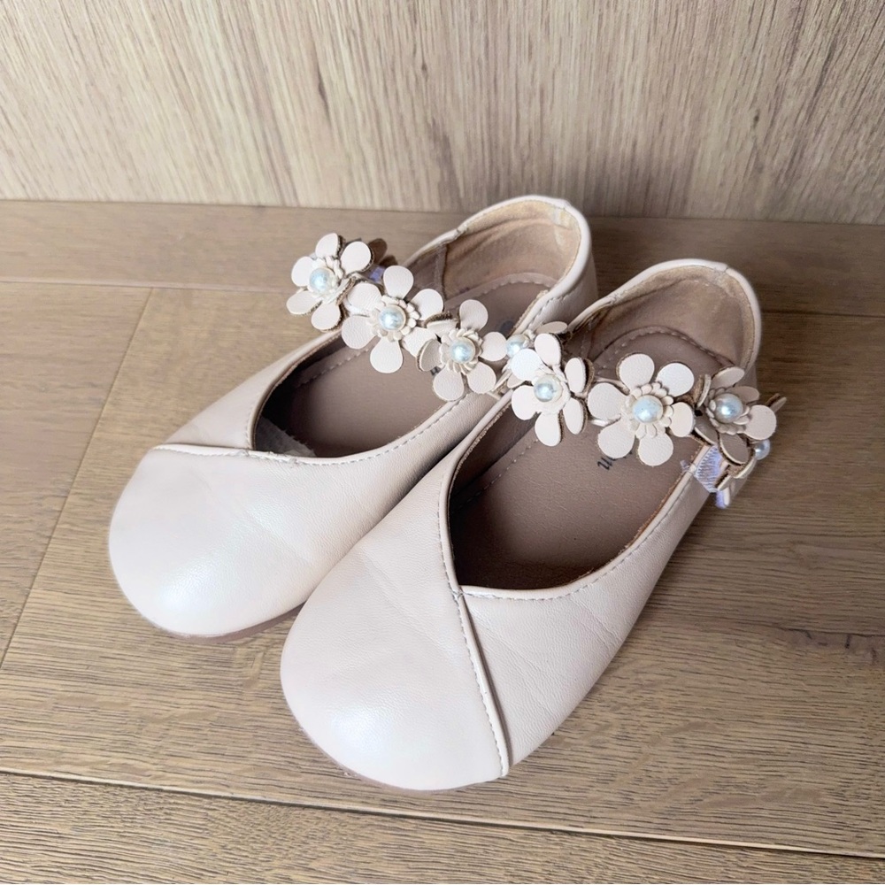 Off-white Floral Embellished Ballet Flats